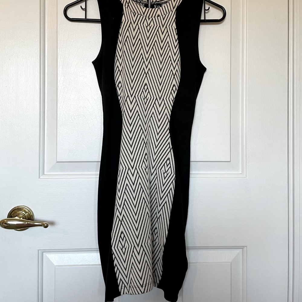 H&M bodycon mini dress size 2 w/black&white print